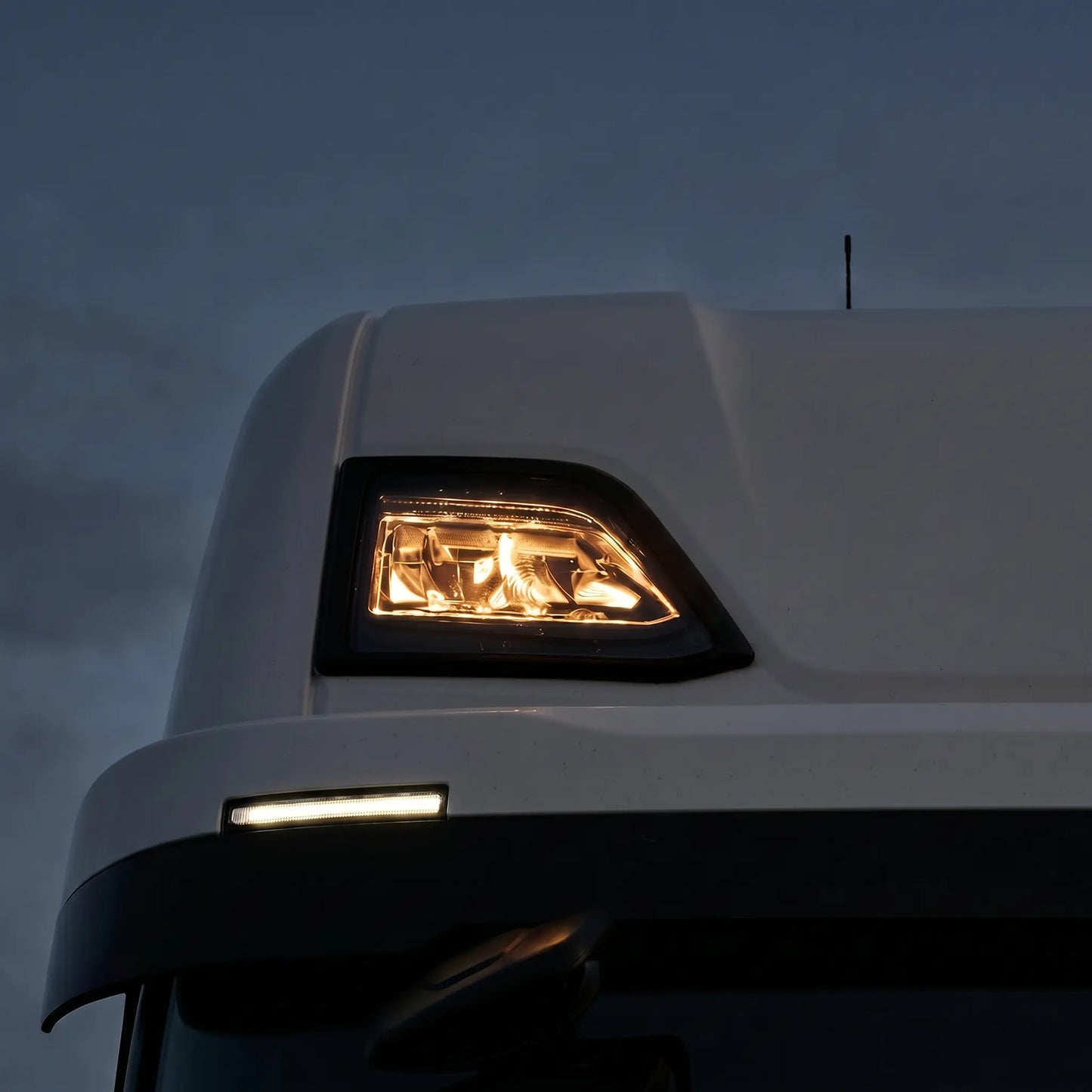 Next-Gen Dual-Color Position Lights Top High-Beam (Fits Scania 2023+) Scania