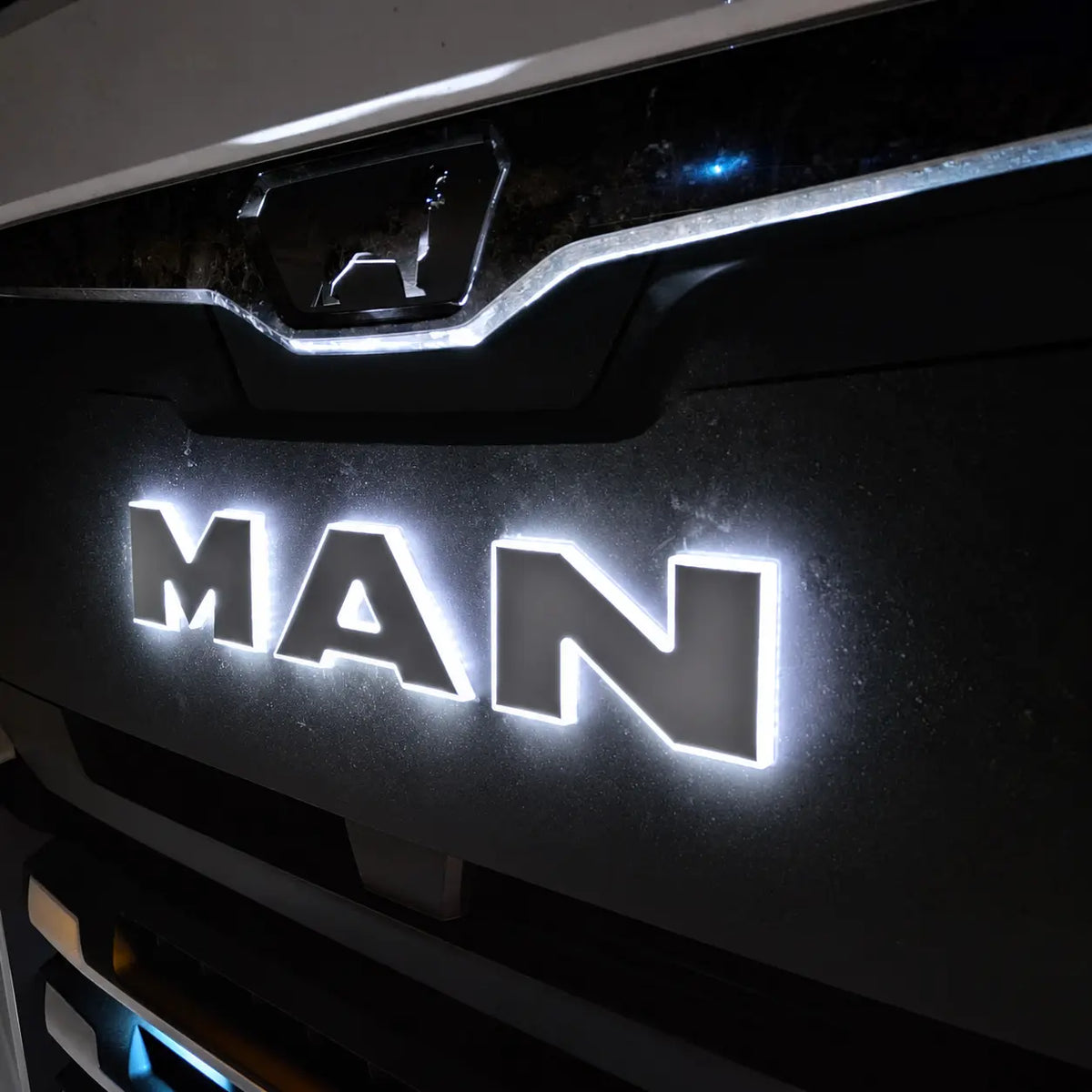 Grille Badge Led Back-Lit MAN TGX MAN