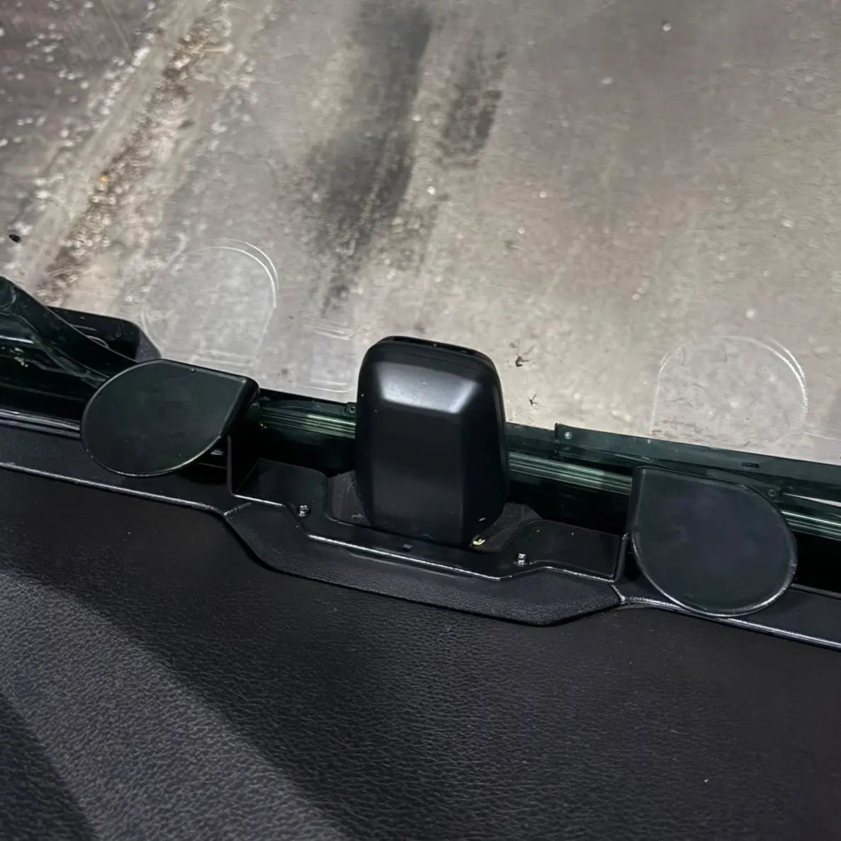 Double Poppy Window Holder DAF, Scania, Volvo (Premium Alluminium) Gracemate