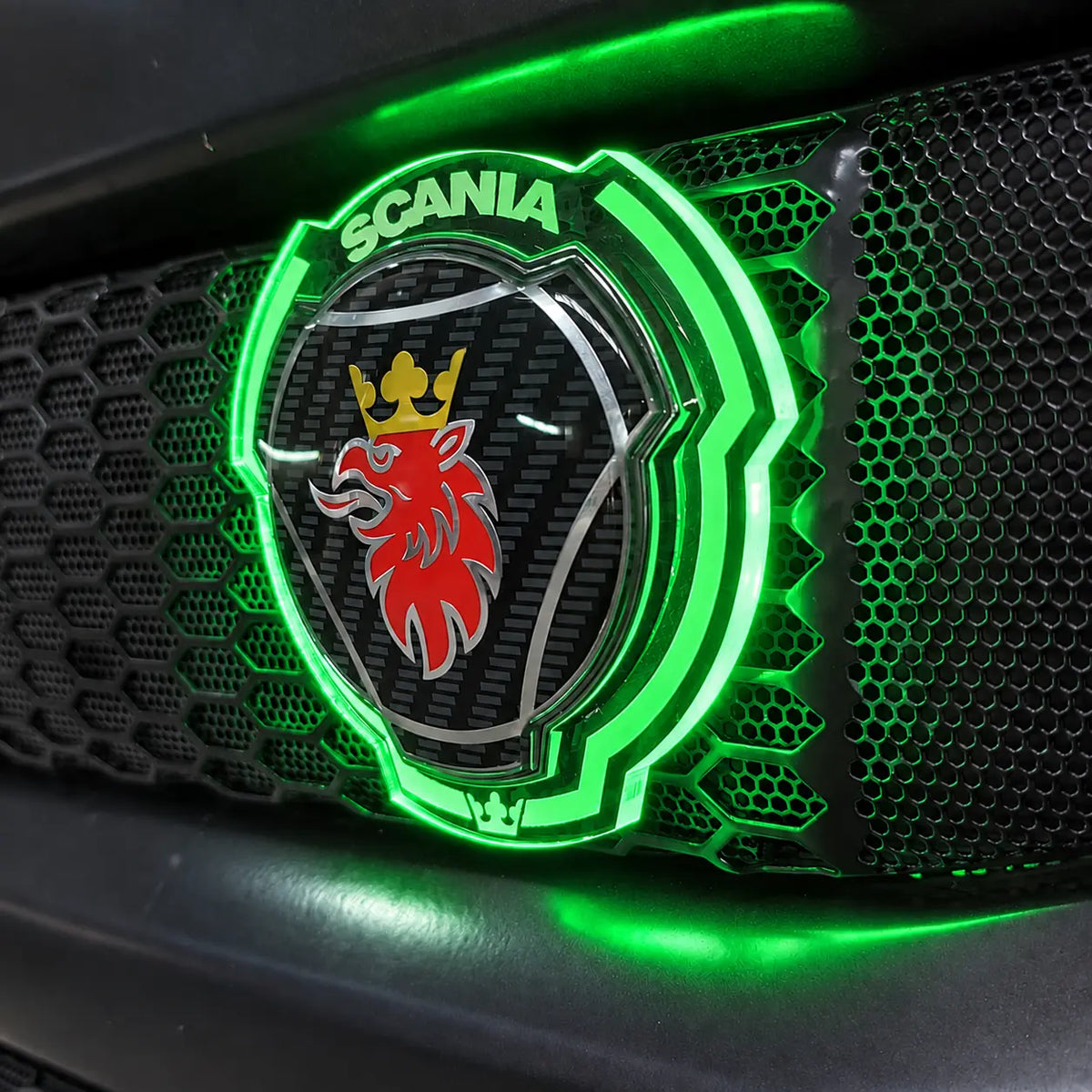 Grille Emblems Carbon Effect Scania Compatible (Pair) Scania
