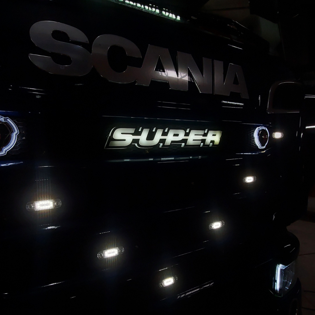 'SUPER' 3D Light badge